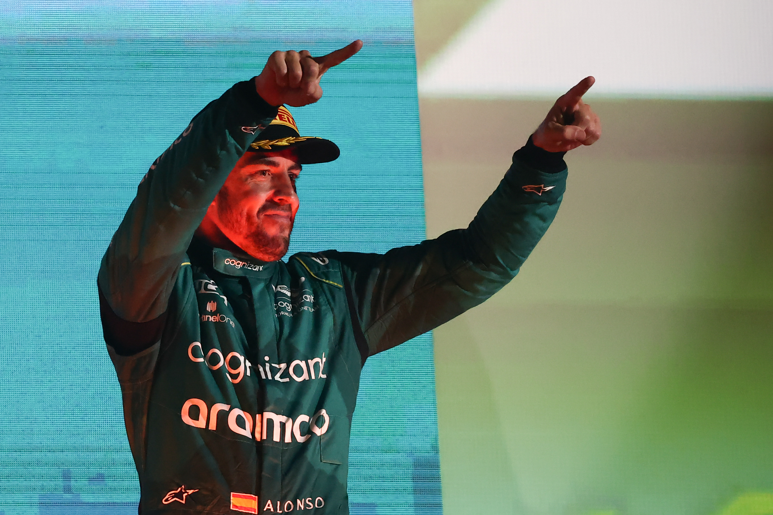 Alonso dedicates his third place in Bahrain to the entire Aston Martin team.