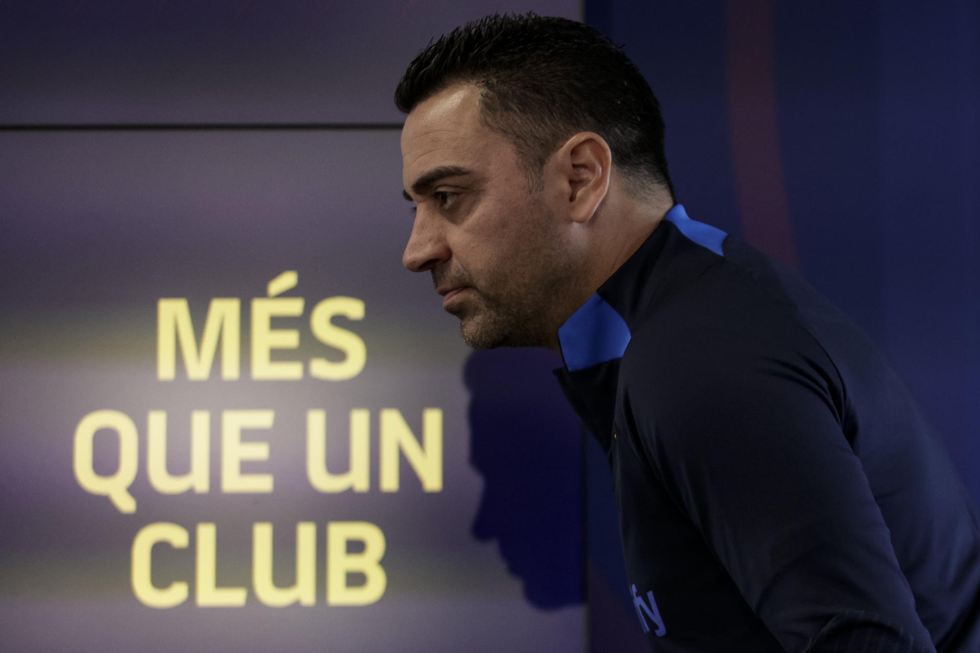 The coach of FC Barcelona, ​​Xavi Hernández, at a press conference.