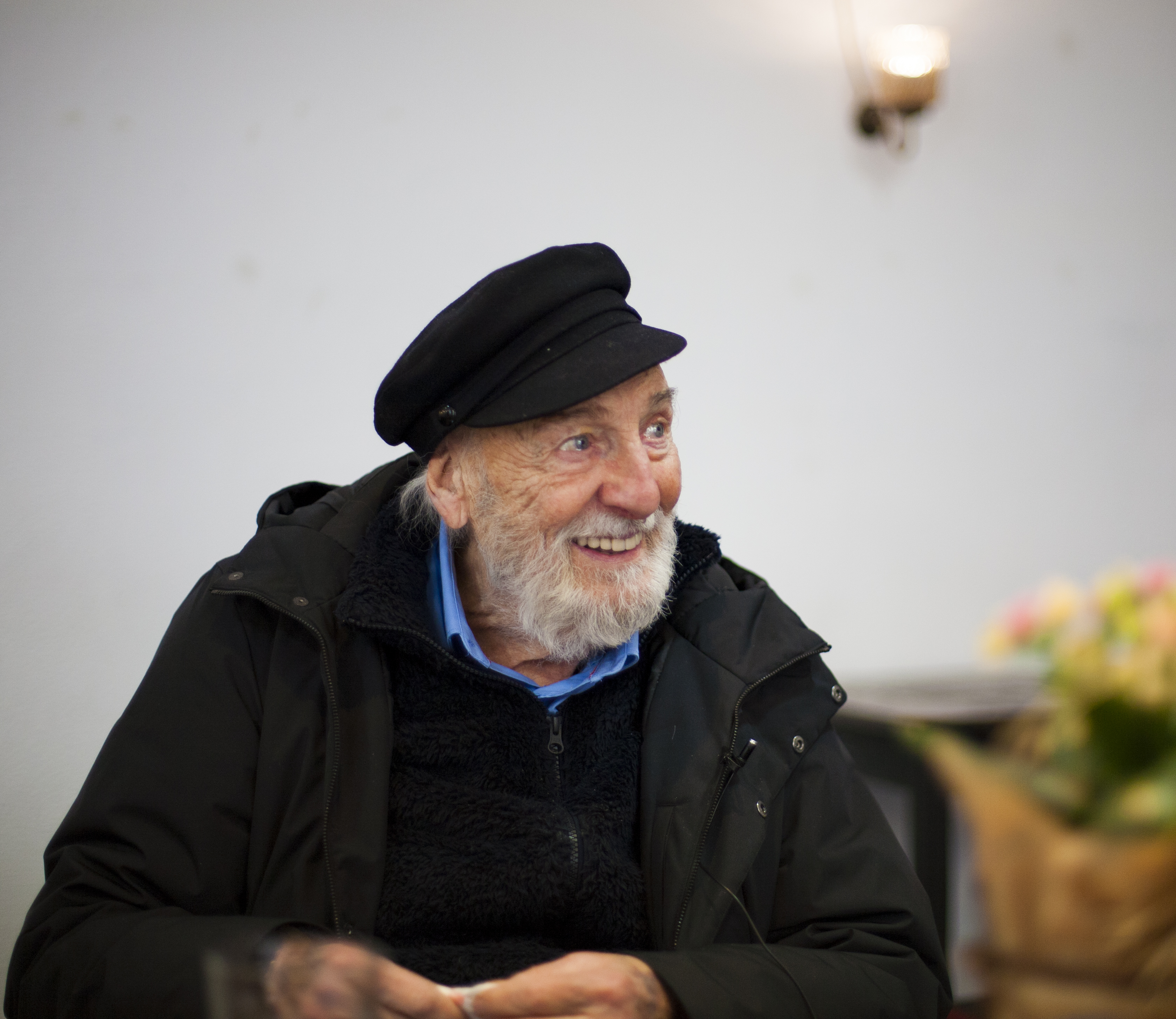 El actor Héctor Alterio con 93 años en el Teatro del Barrio