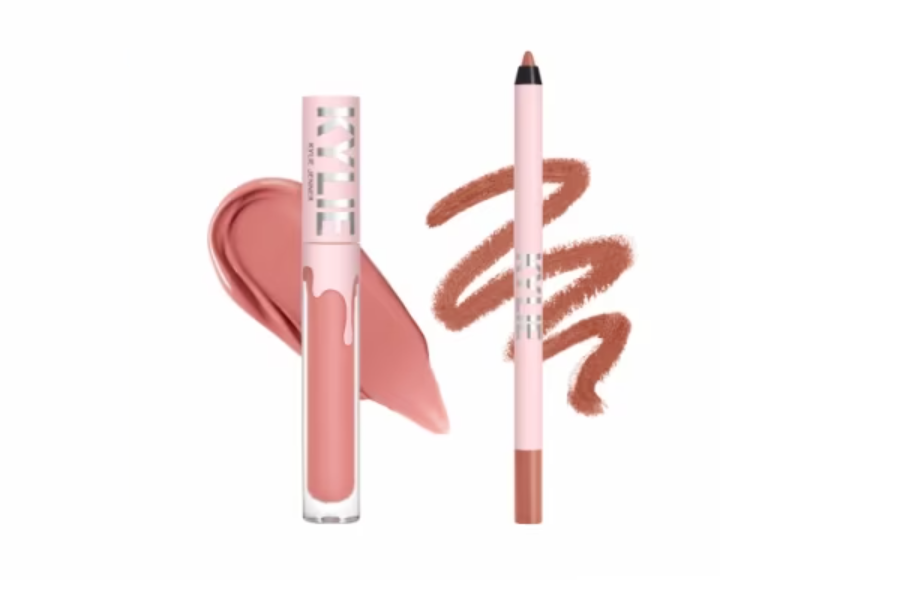 This kit offers a matte finish on the lips.