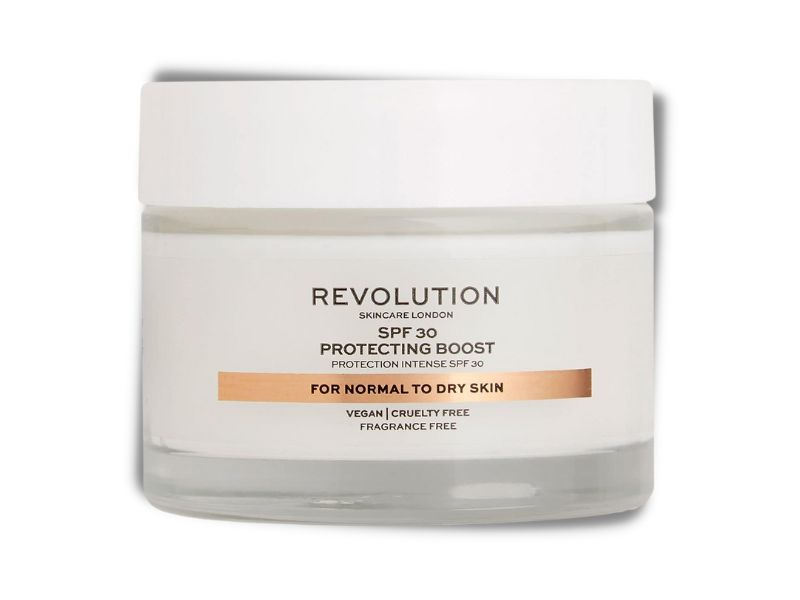 Also with 30 protection, but it has chemical filters that protect the skin from harmful ultraviolet rays, without leaving a white color as in the case of body creams.  The Revolution Skincare London brand ensures that it is ideal for all skin types, even dry skin.