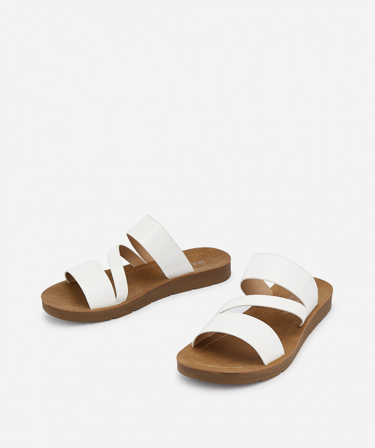 Flat white strappy sandal (PV.P. €23.99)