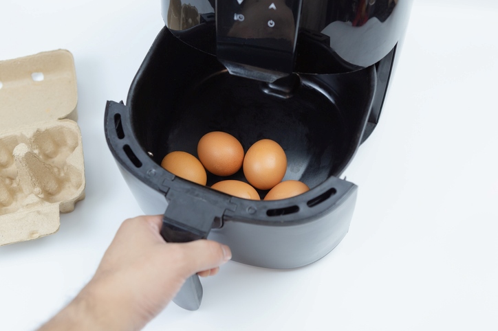 Hay varias formas de preparar huevos en la freidora de aire.